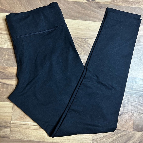 ✨NWOT✨ PINK Ultimate Black High Waisted Leggings, Size M - Picture 3 of 10